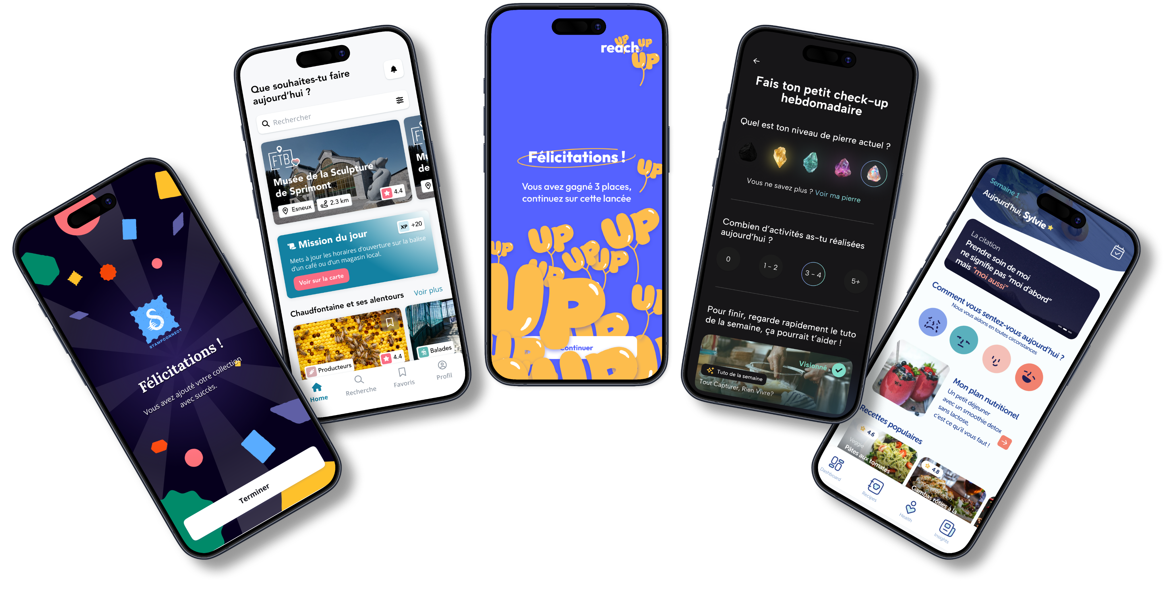 Trois maquettes d’application mobile affichées sur des smartphones, présentant un écran de recherche, une fiche de lieu culturel et un écran d’inscription illustré, sur fond dégradé bleu et violet avec formes arrondies décoratives.
